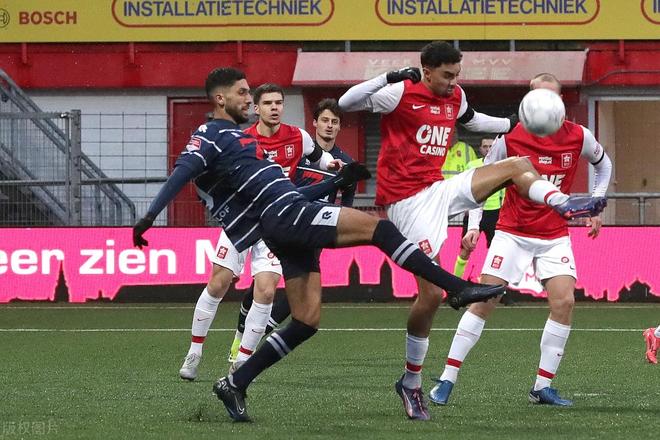 退防中比出 退防中比出